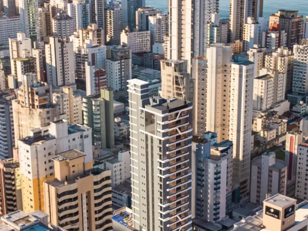 Venda de andar alto no Newport Beach Residence