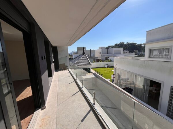 Casa alto padrão no Condomínio Caledônia